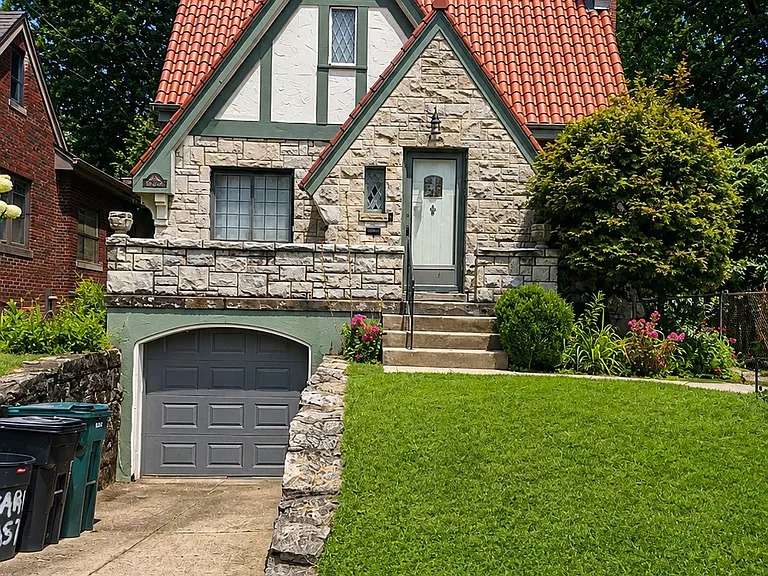 823 Overlook Ave — Photo 1