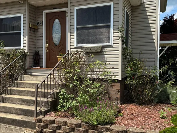 686 E Hunter St, Logan, OH 43138