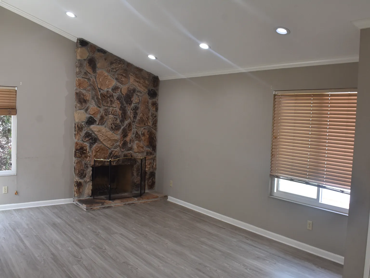 3 bed, 1372 sqft, $4,200 — Photo 3