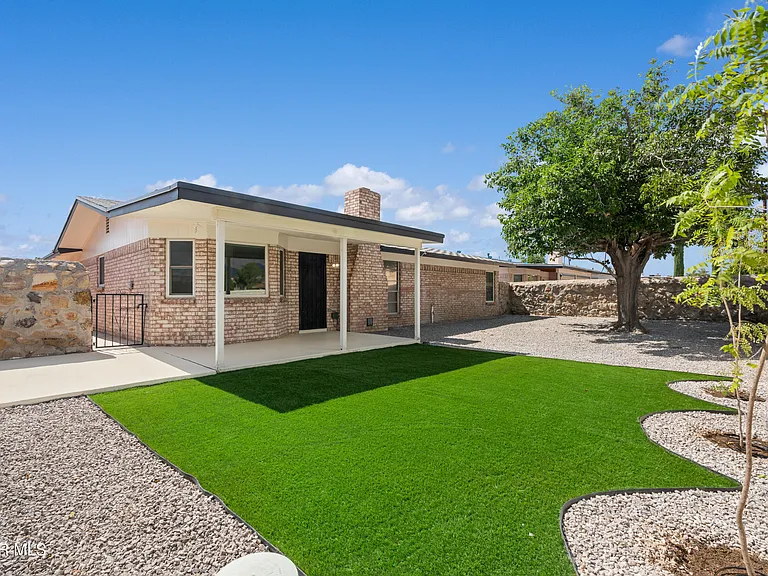 936 Oneida Dr — Photo 22