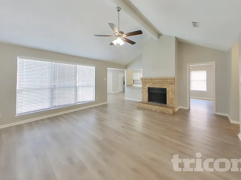 1252 Payne Dr — Photo 3