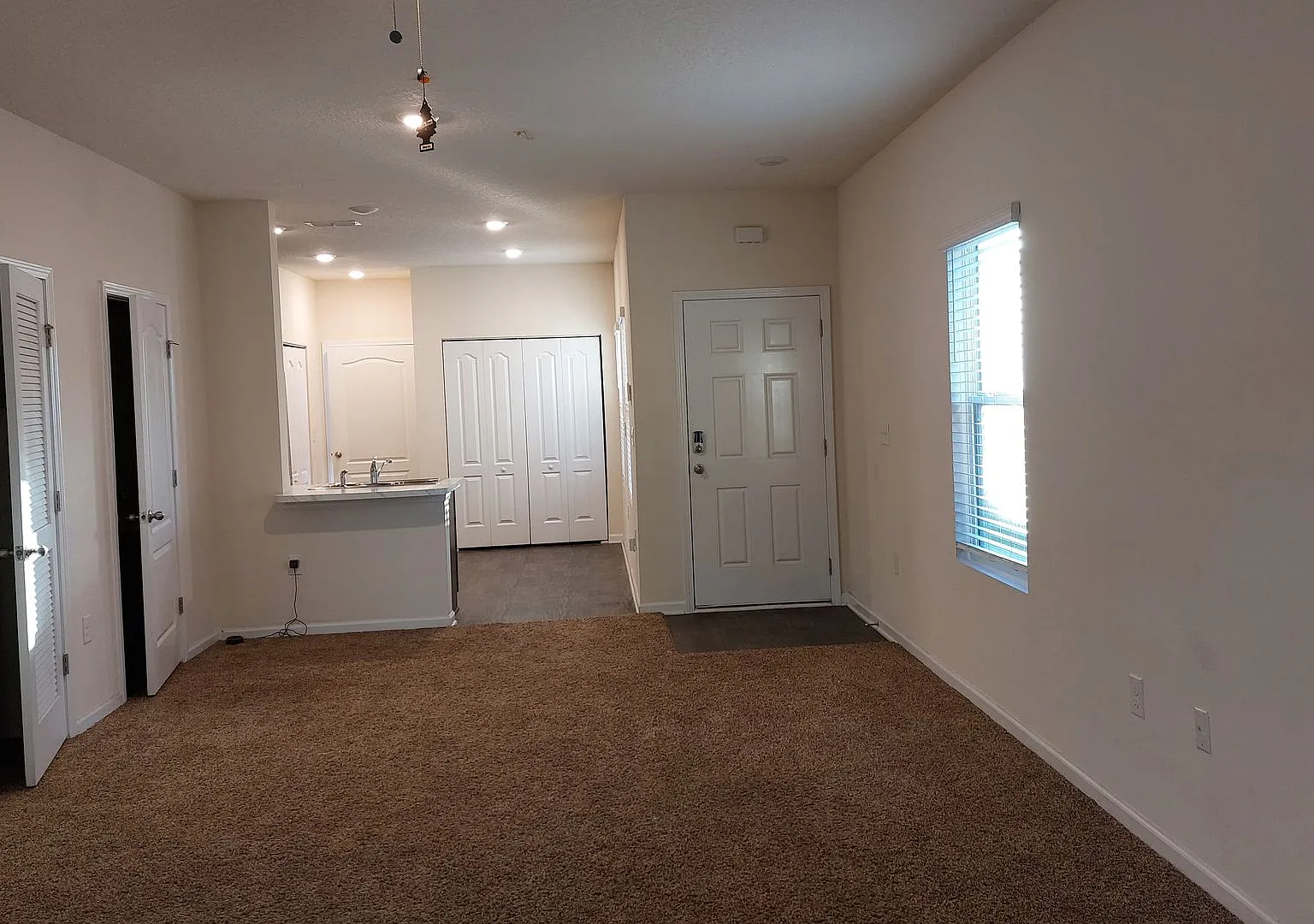 Townhome in Baymeadows — Photo 4