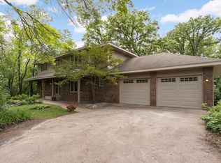878 Lakewood Hills Rd S, Eagan, MN 55123