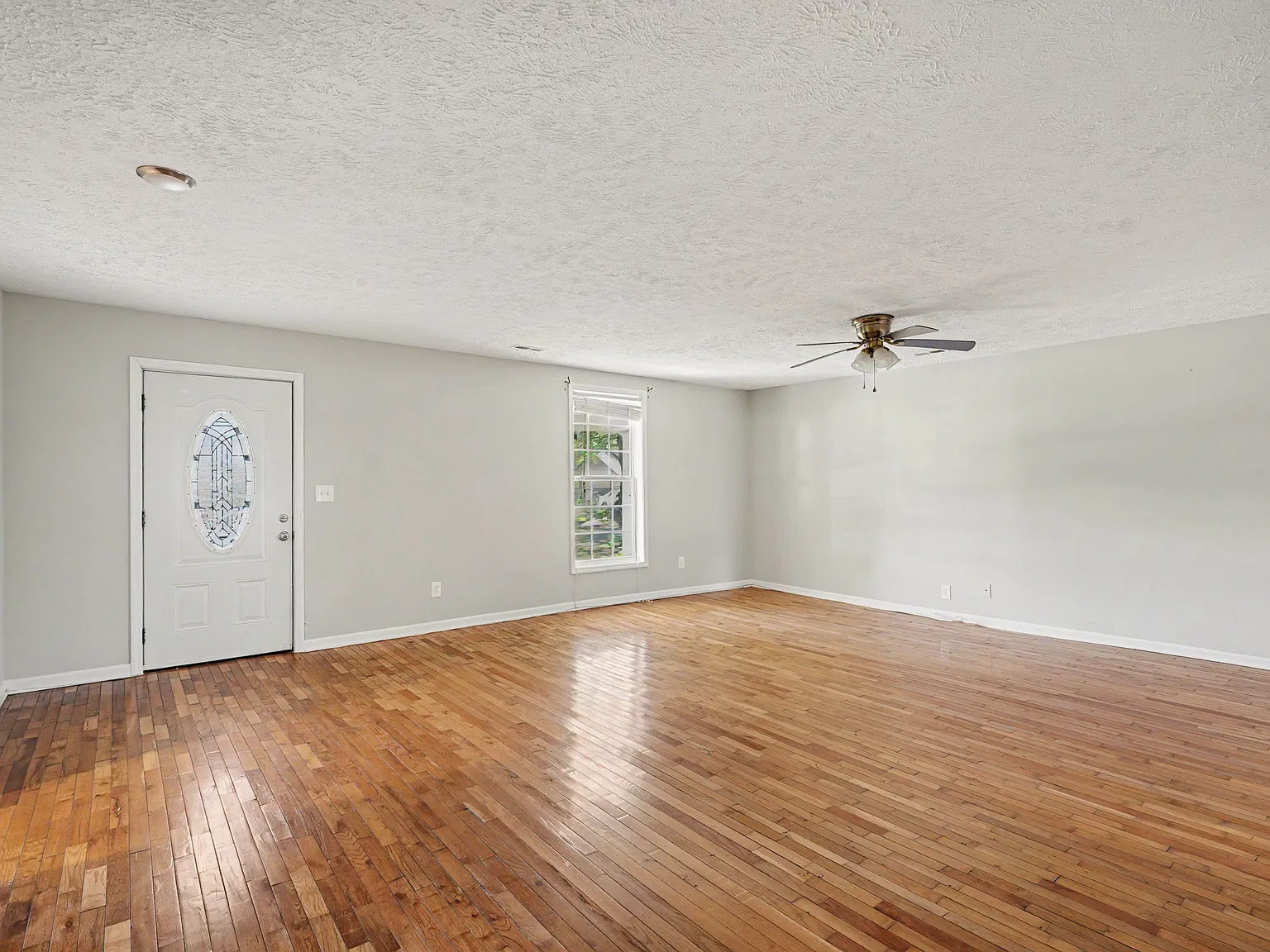 3 bed, 1591 sqft, $1,800 — Photo 2