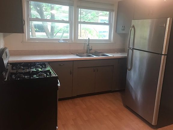 5th image of 9138 Keating Ave