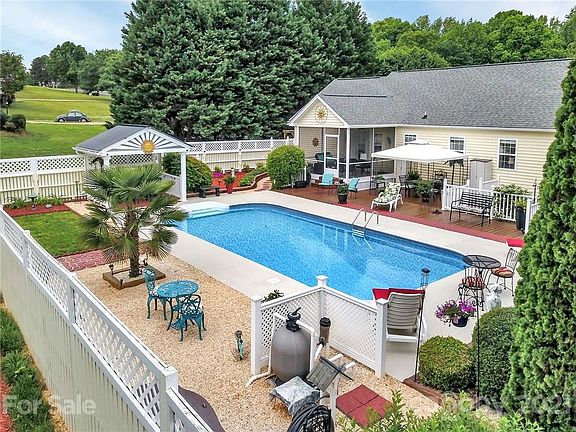 4th image of 1122 Courtney Cove Ct