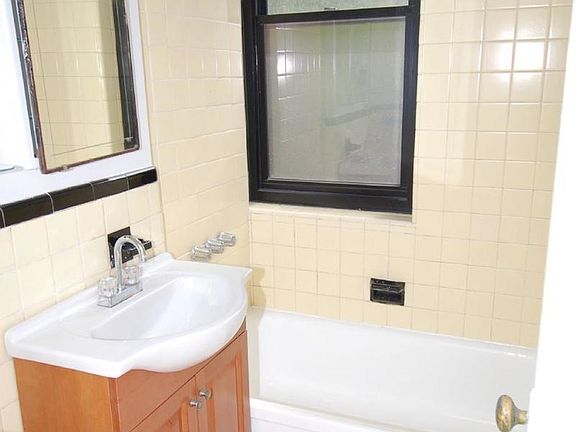 5th image of 65 Park Ter E APT C19
