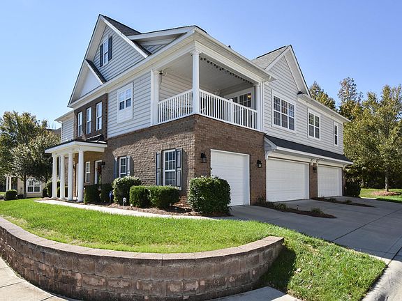 Corner unit w/ garage