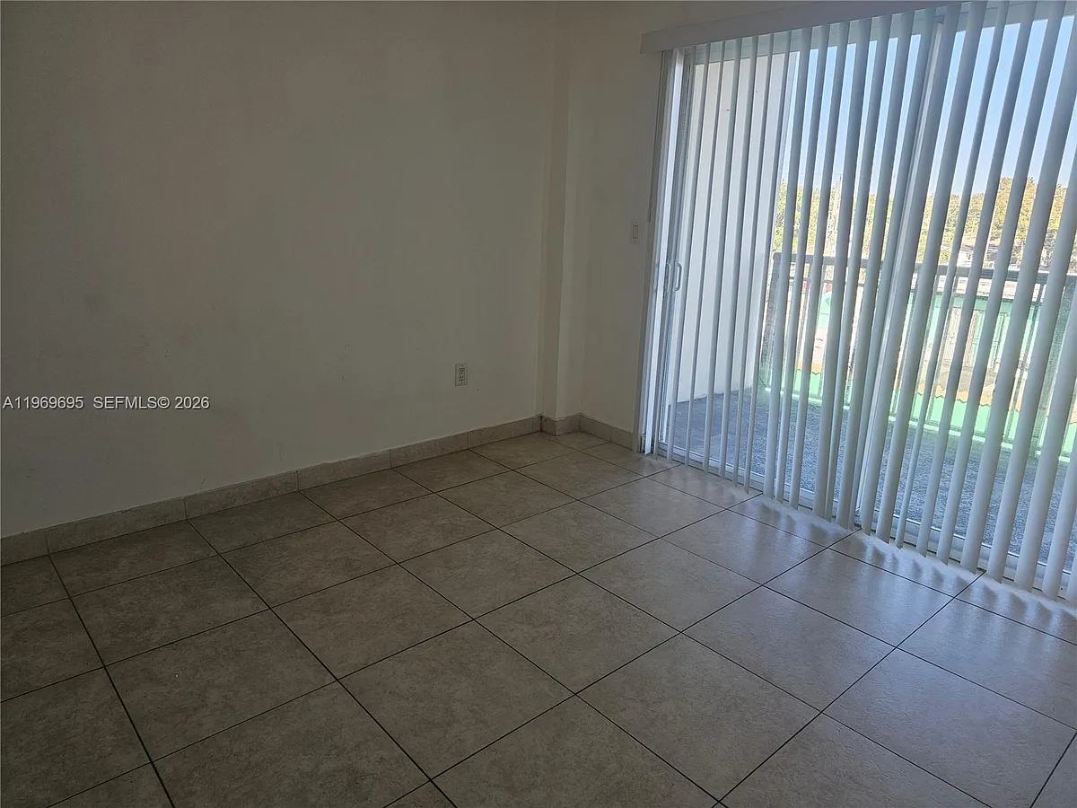 Building Photo - 2647 NW 25th Ave #408