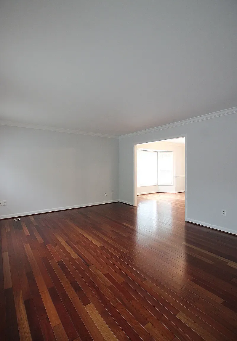 5 bed, 3.5 bath, 7074 sqft, $3,950 — Photo 2