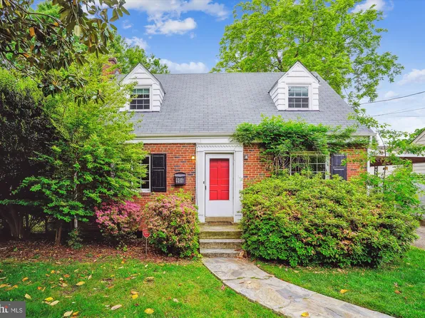 906 S Veitch St, Arlington, VA 22204
