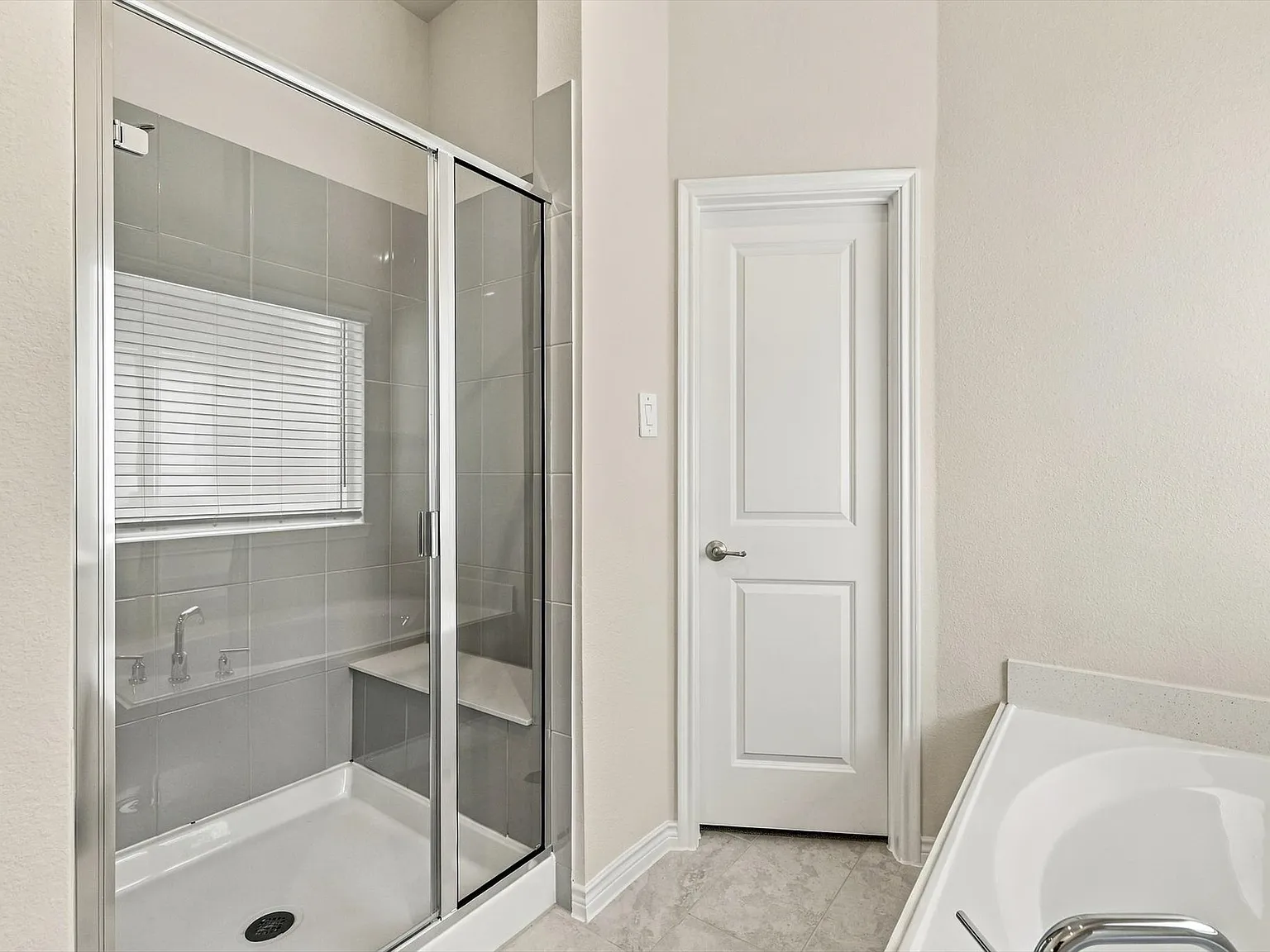 4 bed, 2490 sqft, $2,650 — Photo 3