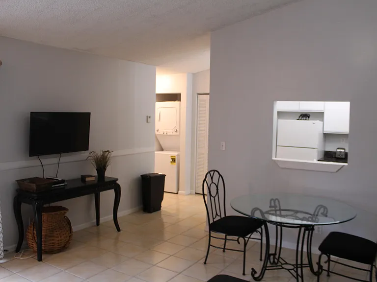 1509 Hawthorne Pl — Photo 5