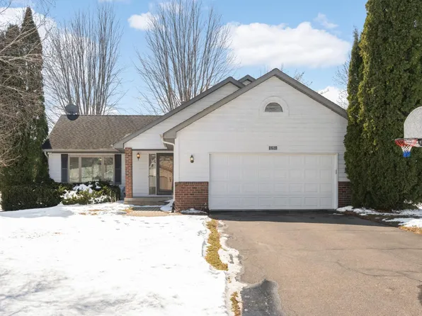 1251 Lake Susan Hills Dr, Chanhassen, MN 55317