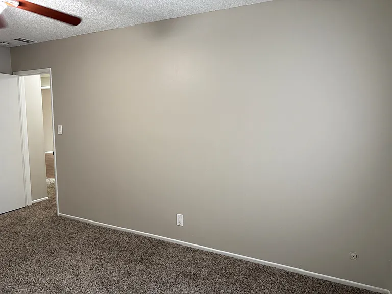 325 E Amerige Ave #A — Photo 40