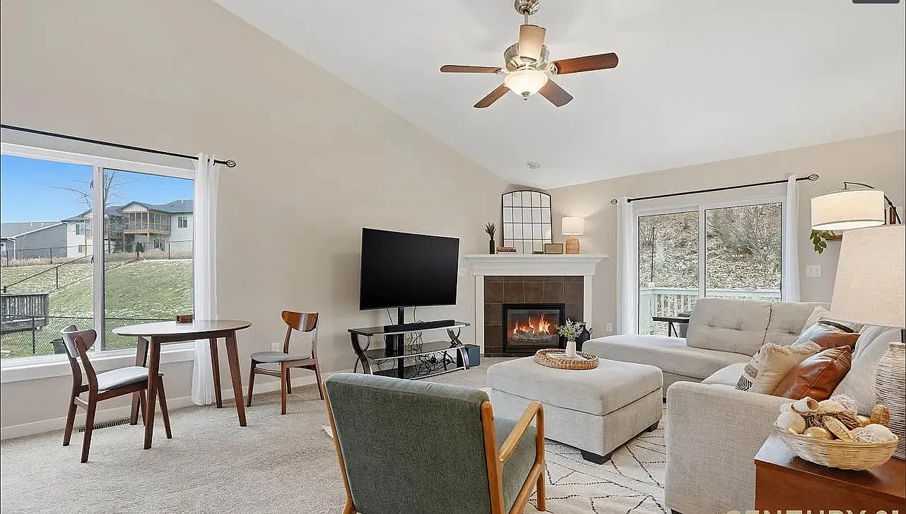 295 Hickory Ct — Photo 2