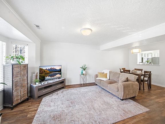 4th image of 780 E Hamlet Cir S