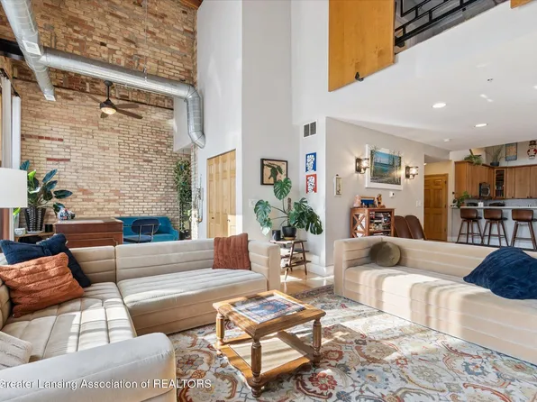 214 S Washington Sq APT 2, Lansing, MI 48933