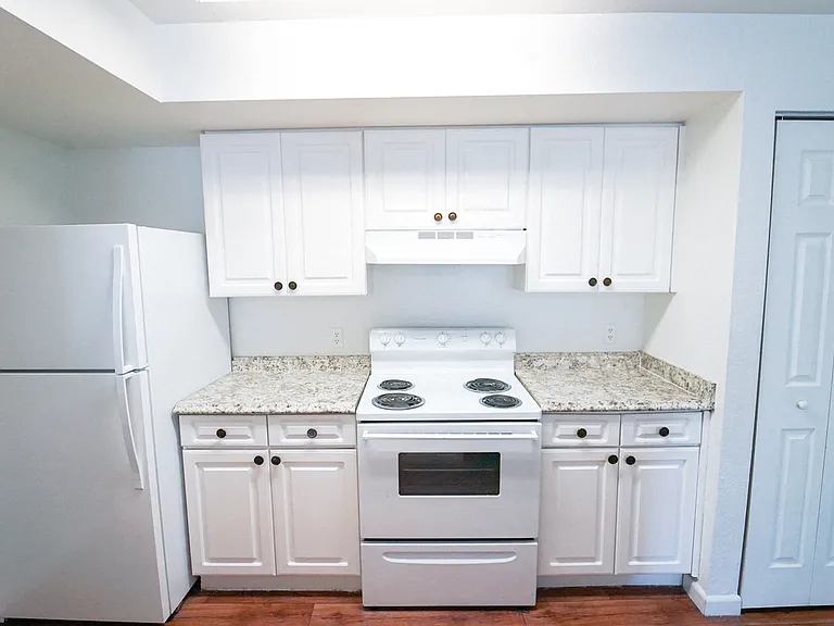 Whistler's Cove Apartments — Photo 14