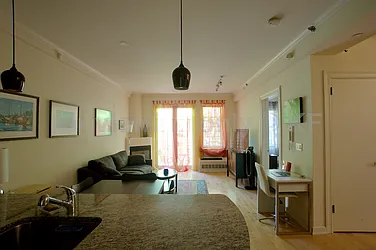 Rented by R New York