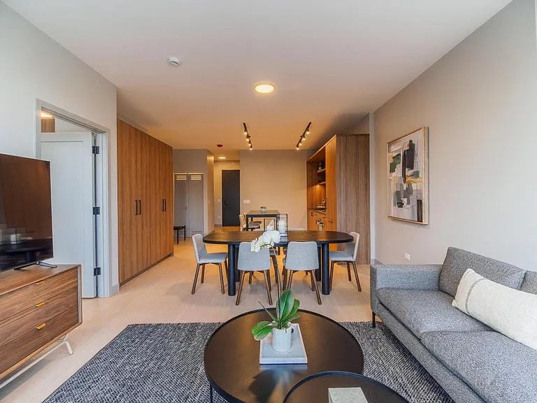 920 N Wells — Photo 10
