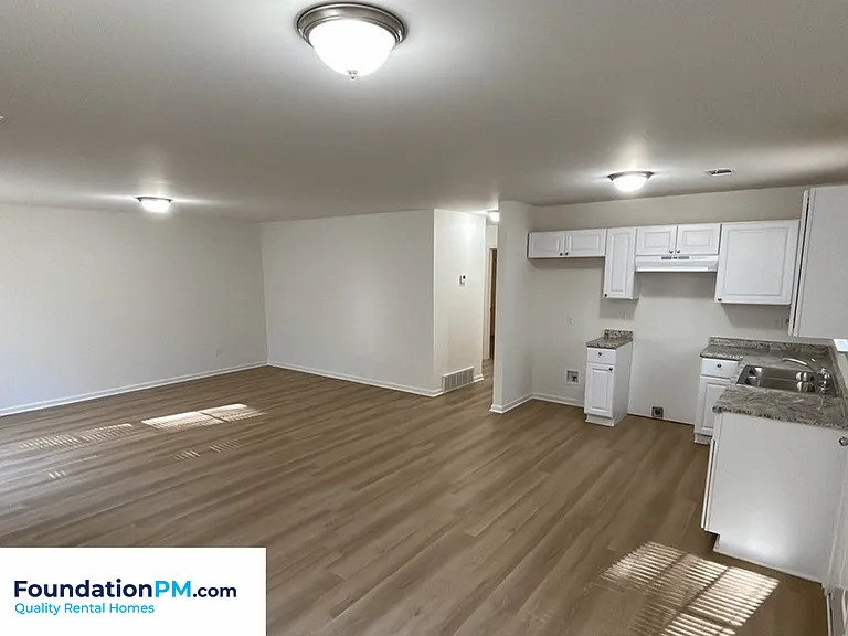 3751 Oak Lake Ln — Photo 6