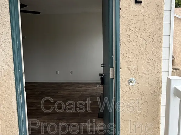 3539 Roosevelt St E, Carlsbad, CA 92008