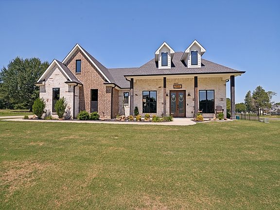 2nd image of 722 Clubview Dr