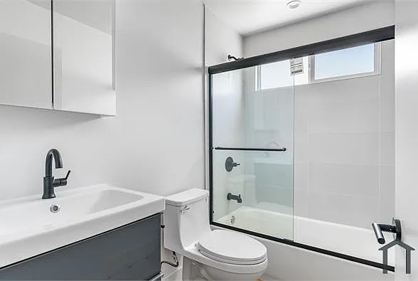 266 S Park View St — Photo 18