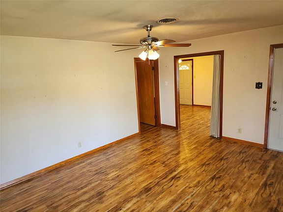 5th image of 11319 Walk Dr