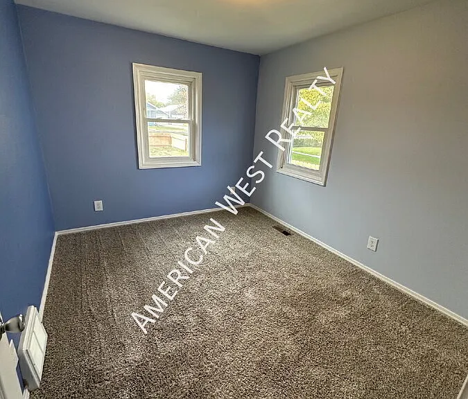 527 N Clark St — Photo 10