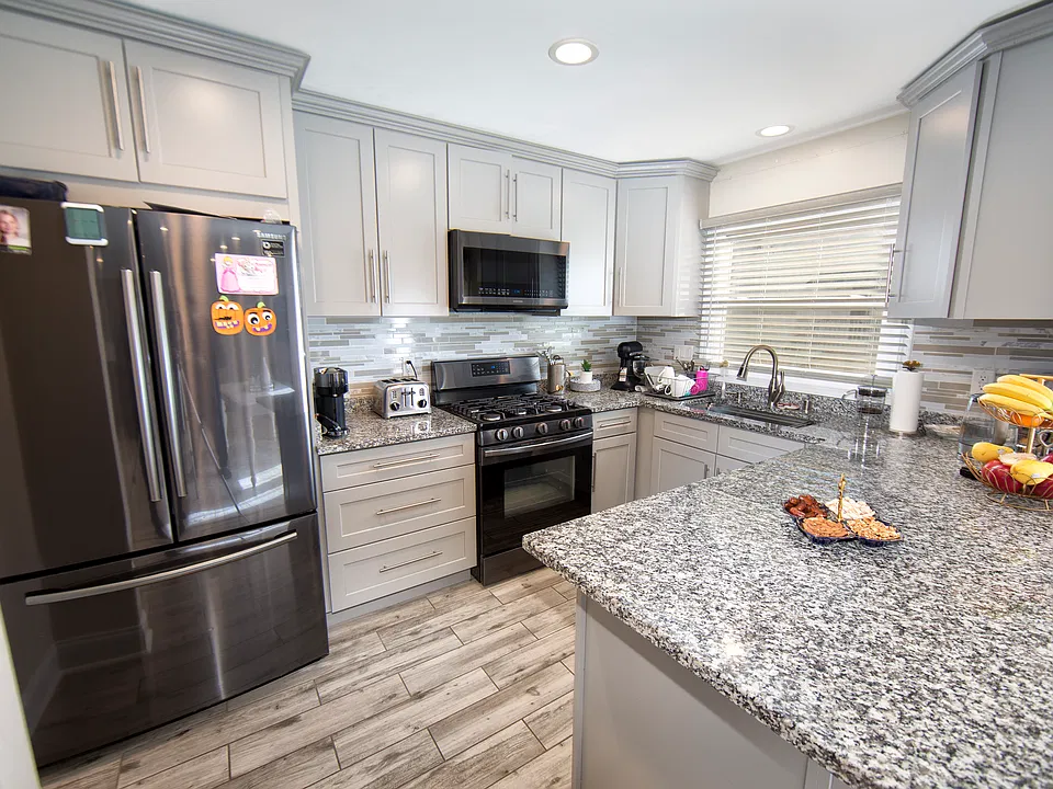 1228 W Baldwin Ct