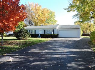 130 Strawberry Hill Rd, Rochester, NY 14623