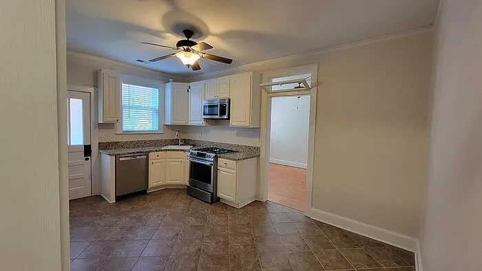2306 Marion St #1 — Photo 13