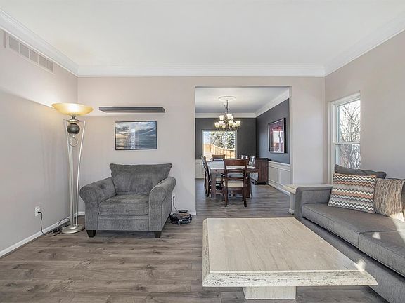 5th image of 3876 Palisades Blvd