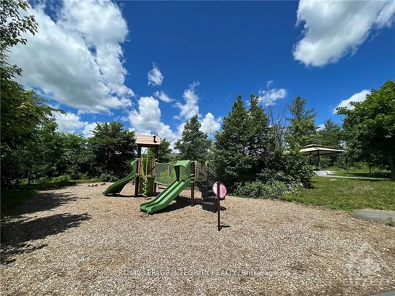 140 Battersea Cres — Photo 27