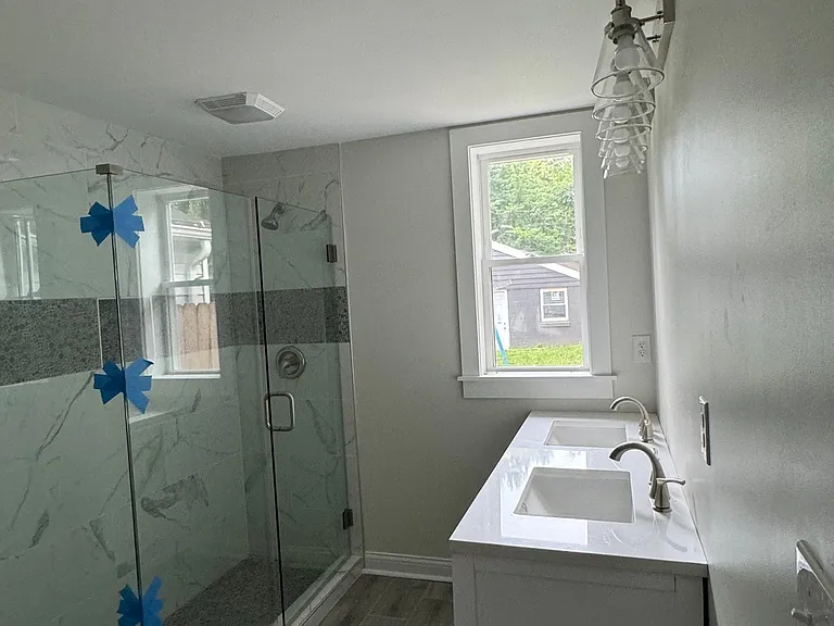 726 E Saint Catherine St — Photo 13