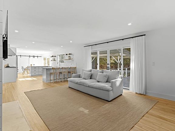 3rd image of 11 Sunset Beach Rd
