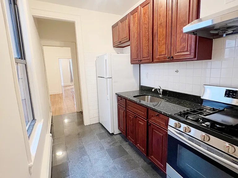 1704 Gates Ave #2R — Photo 7