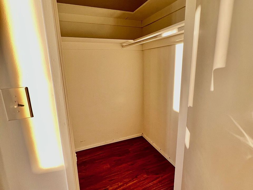 1st image of 5850 Lexington Ave #3