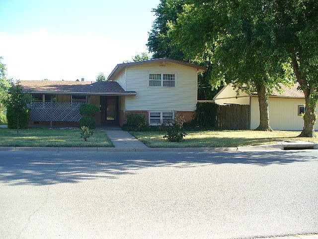 View of the front of the home