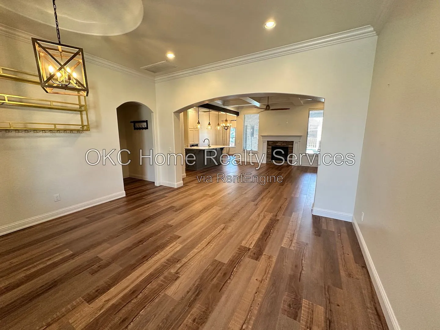 5 bed, 4.0 bath, 2870 sqft, $4,000 — Photo 2