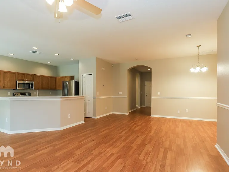713 Parsons Pointe St — Photo 4