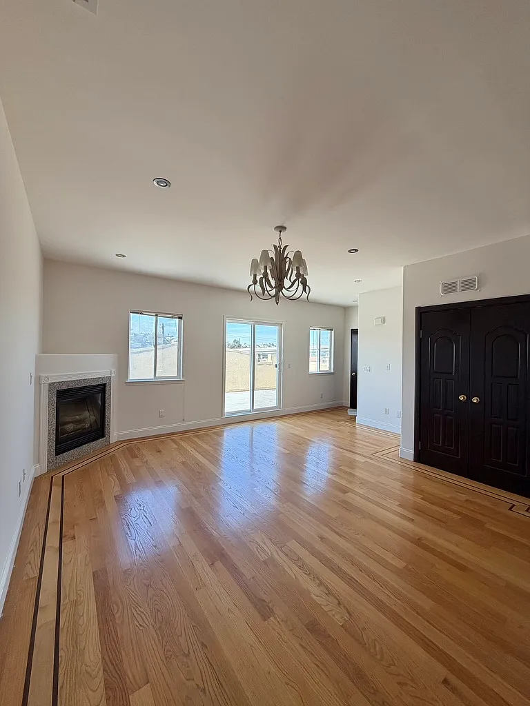 3 bed, $5,600 — Photo 1