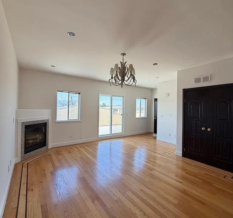 131 Sweeny St #3