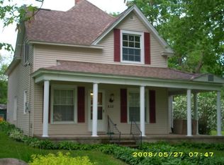 832 Park Ave, Center Point, IA 52213