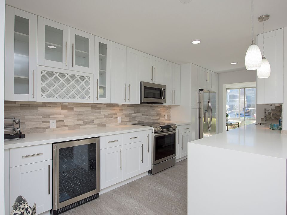 1st image of 3050 NE 48th St APT 102