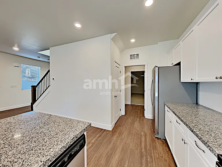 1525 Garden Swing Ave — Photo 5