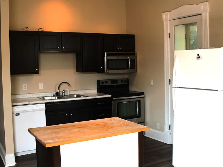 59 Green St #B — Photo 10