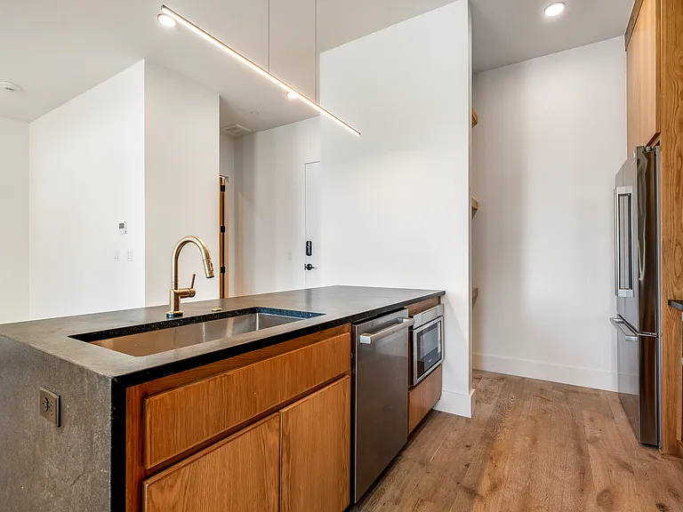 905 SE 4th St #210 — Photo 10